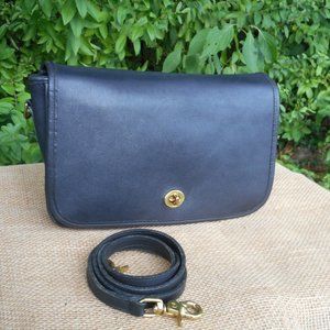 Vintage Coach Companion Clutch 9635 GUC in Black